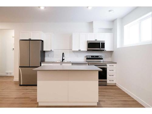 6401 113 Street, Grande Prairie, AB - Indoor Photo Showing Kitchen