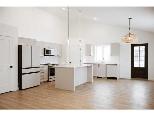 6401 113 Street, Grande Prairie, AB - Indoor Photo Showing Kitchen