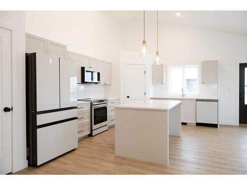 6401 113 Street, Grande Prairie, AB - Indoor Photo Showing Kitchen With Upgraded Kitchen