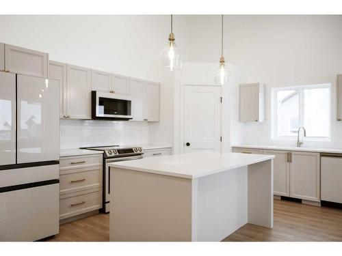 6401 113 Street, Grande Prairie, AB - Indoor Photo Showing Kitchen With Upgraded Kitchen