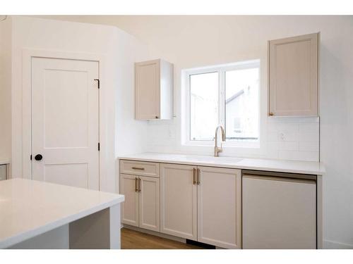 6401 113 Street, Grande Prairie, AB - Indoor Photo Showing Kitchen