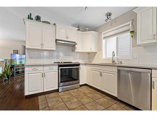 9874 67 Avenue, Grande Prairie, AB - Indoor Photo Showing Kitchen With Upgraded Kitchen