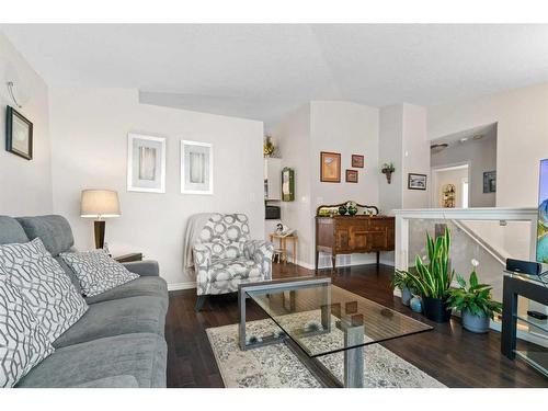 9874 67 Avenue, Grande Prairie, AB - Indoor Photo Showing Living Room