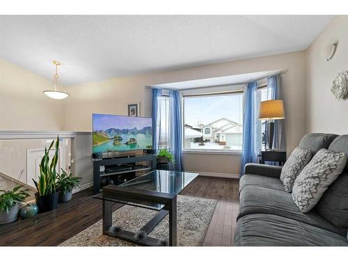 9874 67 Avenue, Grande Prairie, AB - Indoor Photo Showing Living Room