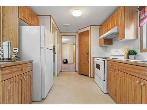 563 Stewart Street, Rural Grande Prairie No. 1, County Of, AB - Indoor Photo Showing Kitchen