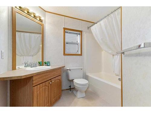 563 Stewart Street, Rural Grande Prairie No. 1, County Of, AB - Indoor Photo Showing Bathroom