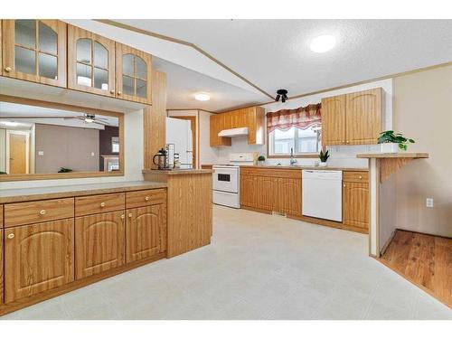 563 Stewart Street, Rural Grande Prairie No. 1, County Of, AB - Indoor Photo Showing Kitchen