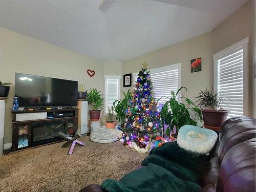 8466 102 Avenue, Grande Prairie, AB - Indoor Photo Showing Living Room