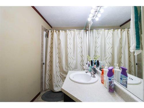 8813 88B Street, Grande Prairie, AB - Indoor Photo Showing Bathroom