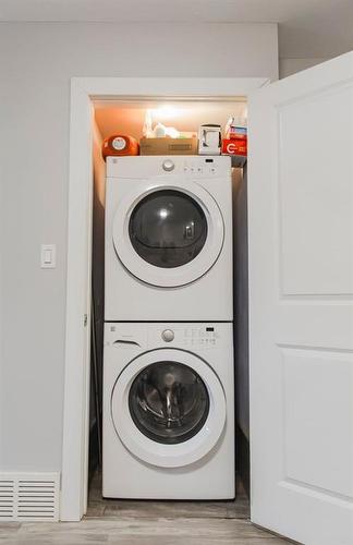 27 Pinnacle Crossing, Grande Prairie, AB - Indoor Photo Showing Laundry Room