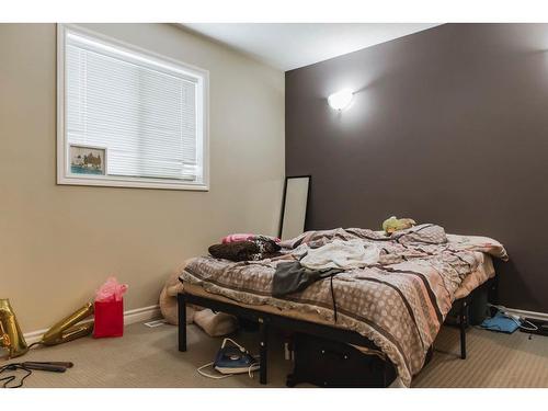 27 Pinnacle Crossing, Grande Prairie, AB - Indoor Photo Showing Bedroom