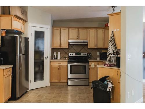 27 Pinnacle Crossing, Grande Prairie, AB - Indoor Photo Showing Kitchen