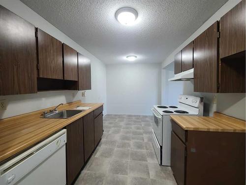 205-7802 99 Street, Peace River, AB - Indoor Photo Showing Kitchen