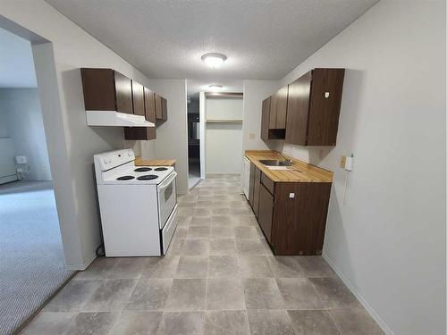 205-7802 99 Street, Peace River, AB - Indoor Photo Showing Kitchen