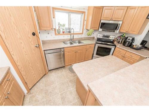 9003 85 Avenue, Grande Prairie, AB - Indoor Photo Showing Kitchen With Double Sink