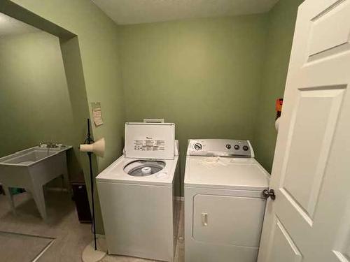 5-4904 54, Grimshaw, AB - Indoor Photo Showing Laundry Room