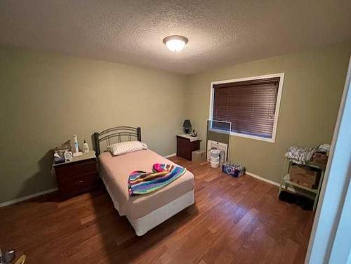 5-4904 54, Grimshaw, AB - Indoor Photo Showing Bedroom