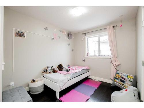 11813 87 Street, Grande Prairie, AB - Indoor Photo Showing Bedroom