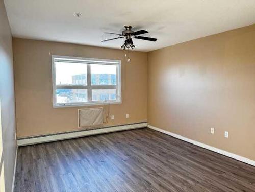 334-10402 111 Street, Grande Prairie, AB - Indoor Photo Showing Kitchen With Double Sink