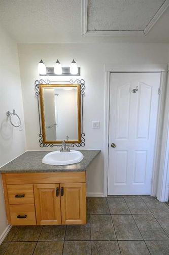 13106 95 Street, Grande Prairie, AB - Indoor Photo Showing Bathroom