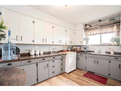 72174 Rr 13, Debolt, AB - Indoor Photo Showing Kitchen