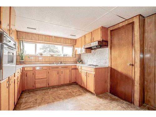 72174 Rr 13, Debolt, AB - Indoor Photo Showing Kitchen