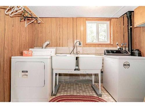 72174 Rr 13, Debolt, AB - Indoor Photo Showing Laundry Room