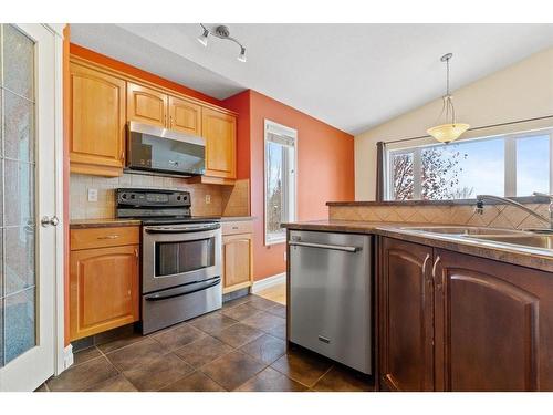 9021 129 Avenue, Grande Prairie, AB - Indoor Photo Showing Kitchen With Double Sink