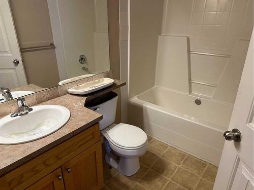 206-9225 Lakeland Drive, Grande Prairie, AB - Indoor Photo Showing Bathroom