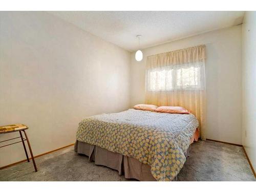 9670 76 Avenue, Grande Prairie, AB - Indoor Photo Showing Bedroom