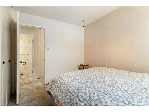 9670 76 Avenue, Grande Prairie, AB - Indoor Photo Showing Bedroom