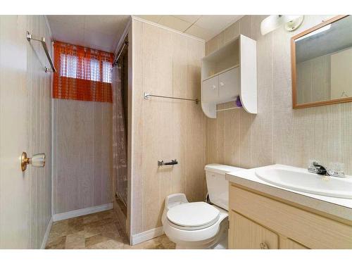 9670 76 Avenue, Grande Prairie, AB - Indoor Photo Showing Bathroom