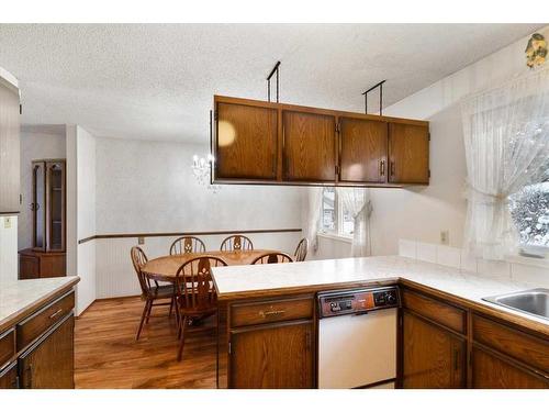 9670 76 Avenue, Grande Prairie, AB - Indoor Photo Showing Kitchen