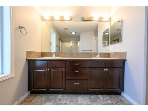 8545 102A Avenue, Grande Prairie, AB - Indoor Photo Showing Bathroom