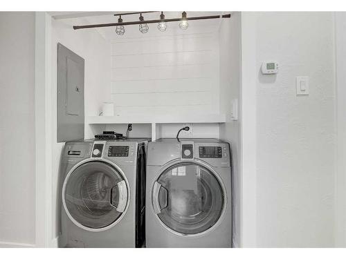 9615 109 Avenue, Grande Prairie, AB - Indoor Photo Showing Laundry Room