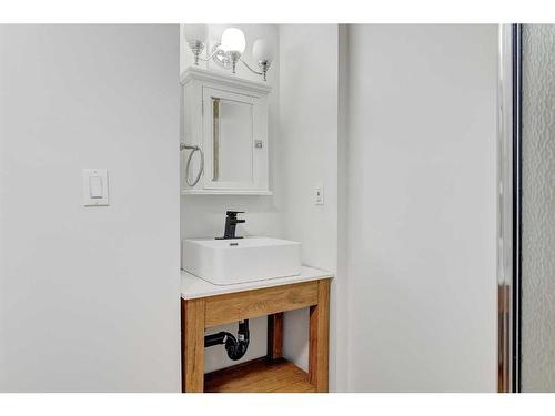 9615 109 Avenue, Grande Prairie, AB - Indoor Photo Showing Bathroom