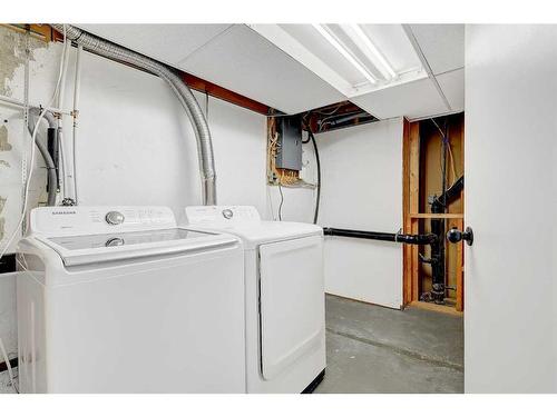 9615 109 Avenue, Grande Prairie, AB - Indoor Photo Showing Laundry Room