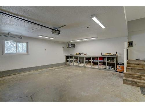 9615 109 Avenue, Grande Prairie, AB - Indoor Photo Showing Garage