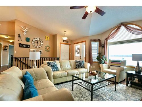 82356 Range Road 214, Rural Northern Sunrise County, AB - Indoor Photo Showing Living Room