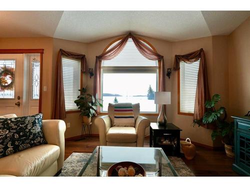 82356 Range Road 214, Rural Northern Sunrise County, AB - Indoor Photo Showing Living Room