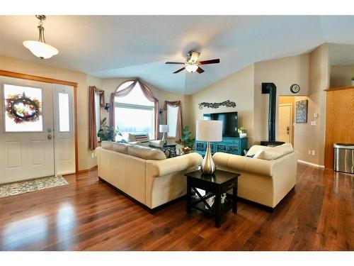 82356 Range Road 214, Rural Northern Sunrise County, AB - Indoor Photo Showing Living Room