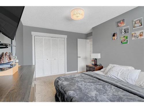 6918 99A Street, Grande Prairie, AB - Indoor Photo Showing Bedroom