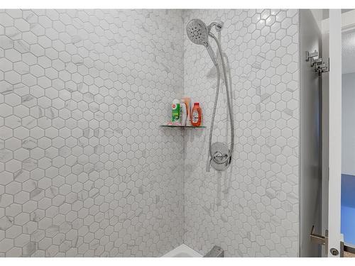 6918 99A Street, Grande Prairie, AB - Indoor Photo Showing Bathroom