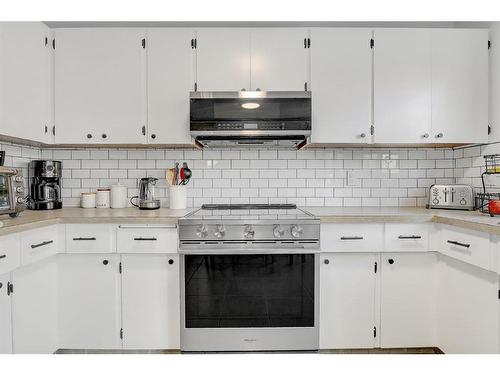 6918 99A Street, Grande Prairie, AB - Indoor Photo Showing Kitchen