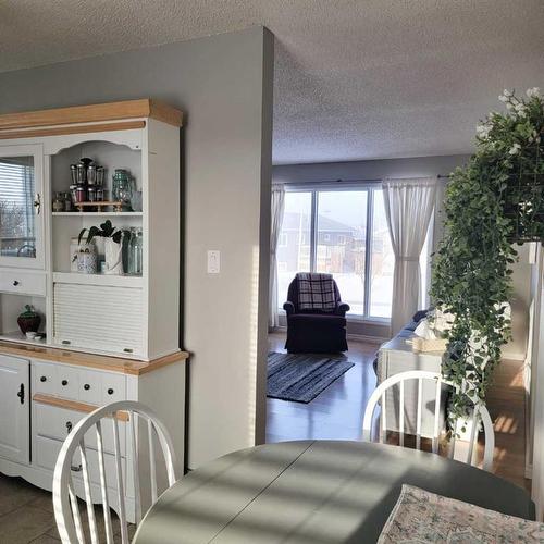 8209 102 Avenue, Peace River, AB - Indoor