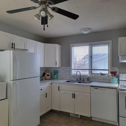 8209 102 Avenue, Peace River, AB - Indoor Photo Showing Kitchen With Double Sink