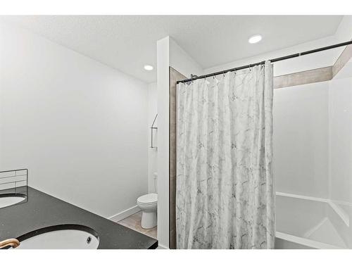 11922 79 Avenue, Grande Prairie, AB - Indoor Photo Showing Bathroom