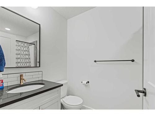 11922 79 Avenue, Grande Prairie, AB - Indoor Photo Showing Bathroom