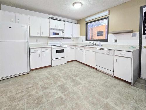 10353 99Th Avenue, Grande Cache, AB - Indoor Photo Showing Kitchen