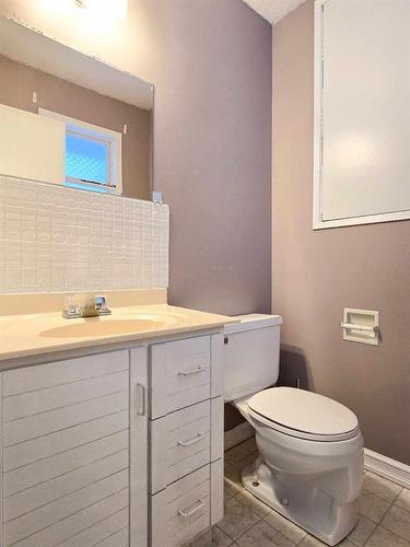 10353 99Th Avenue, Grande Cache, AB - Indoor Photo Showing Bathroom